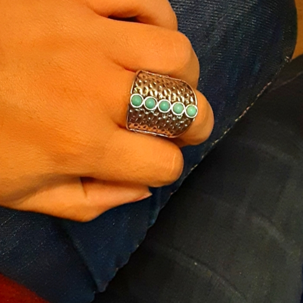 An adjustable ring